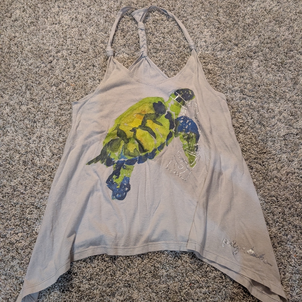 Gilly hicks turtle w headphones